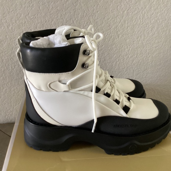 MICHAEL MICHAEL KORS Women's Dupree Ankle Hiker Booties, size 7.5 - Picture 3 of 13